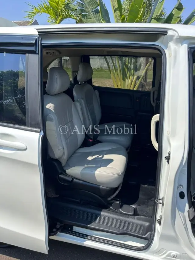 HONDA FREED 1.5 E 2013 — dokumentasi 11