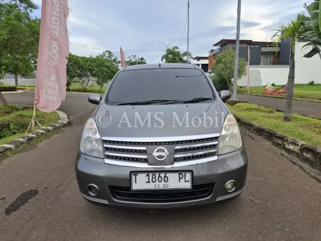GRAND LIVINA XV AT 2010