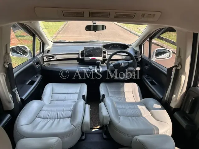 HONDA FREED 1.5 E 2013 — dokumentasi 13