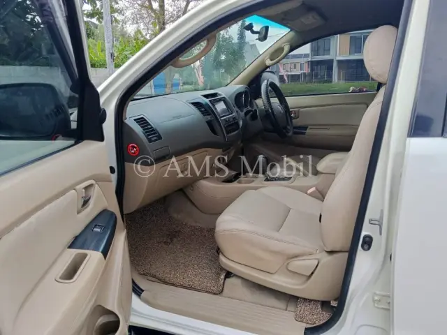 FORTUNER 2.5 G AT 2011 — dokumentasi 11
