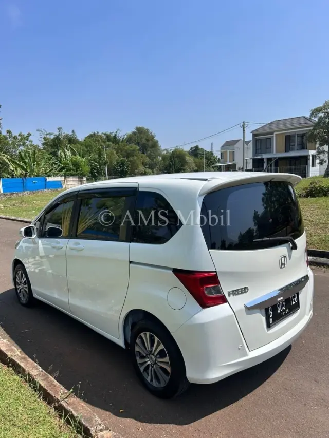 HONDA FREED 1.5 E 2013 — dokumentasi 4