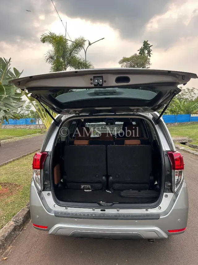 INNOVA 2.0 V AT 2017 — dokumentasi 12