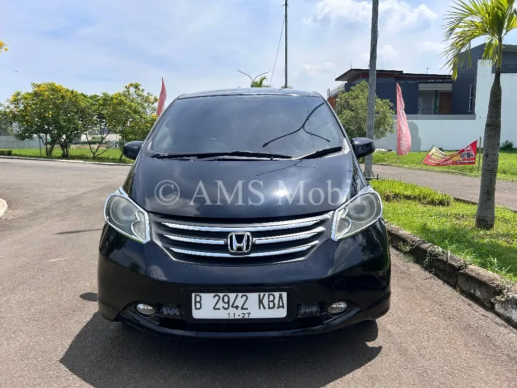FREED GB3 1.5 E AT 2010 — foto utama arsip